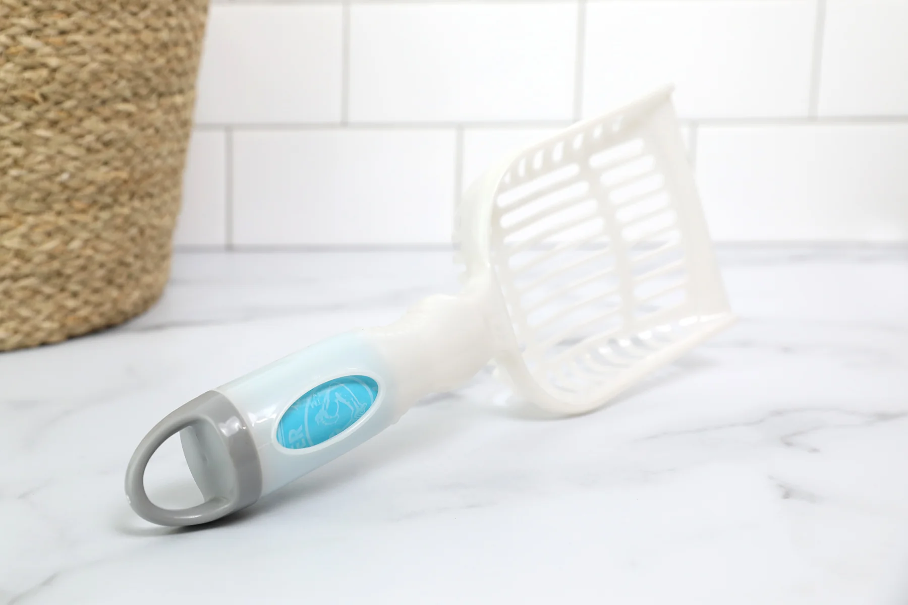 Arm & Hammer Deluxe 2-In-1 Litter Scoop with Waste Bags - Image 3