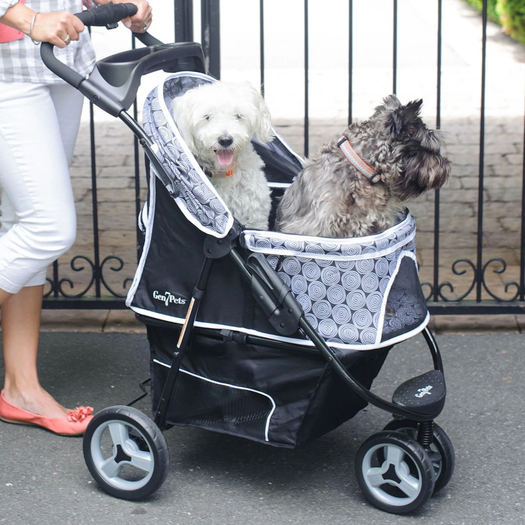 Gen7Pets Black Onyx Promenade Pet Stroller - Image 5