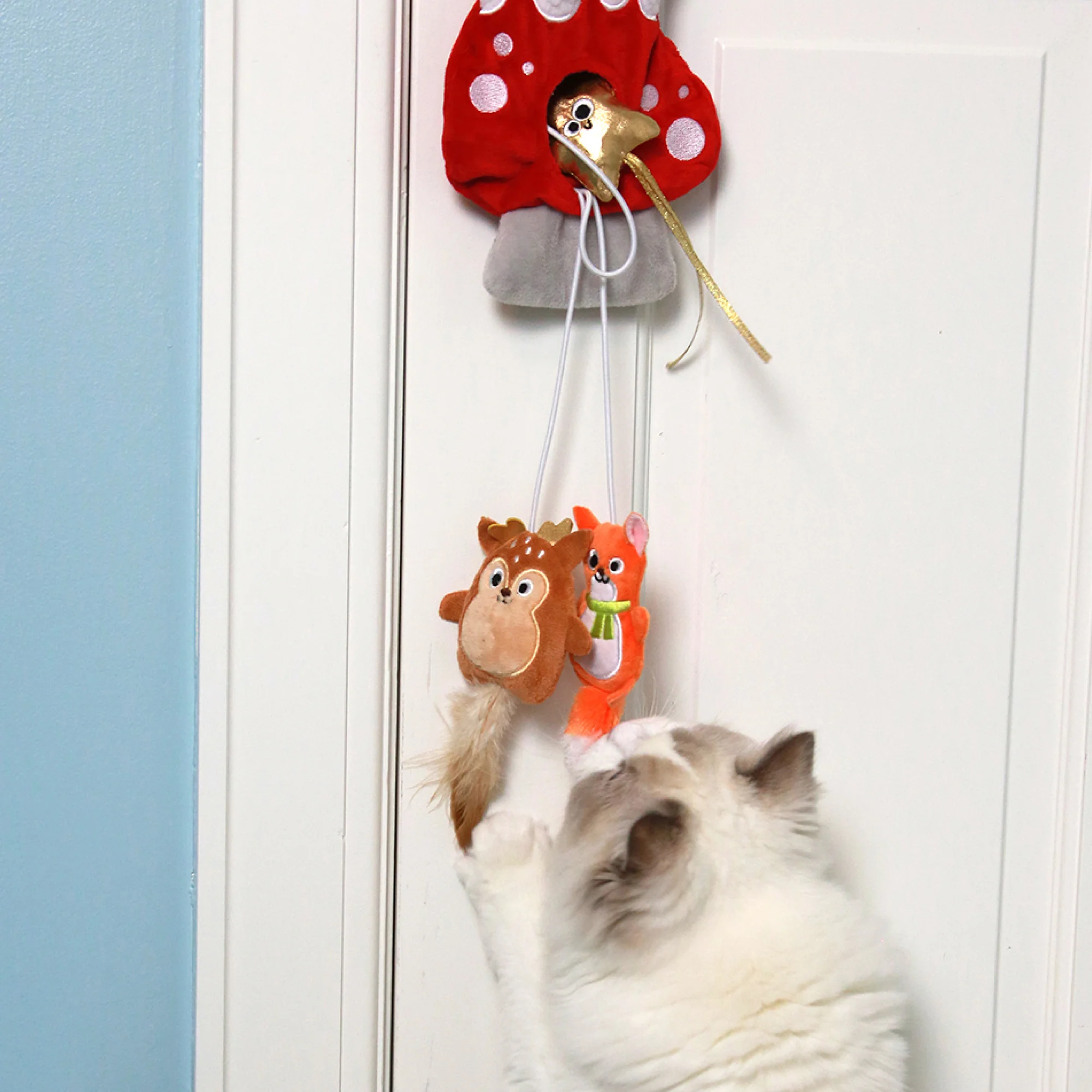 Mad Cat Winter Woodland Doorknob Cat Toy - Image 3